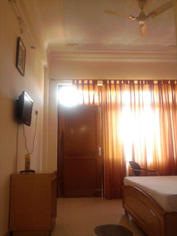 Sapphire Inn Bhimtal Exterior photo