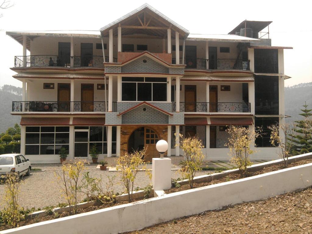 Sapphire Inn Bhimtal Exterior photo